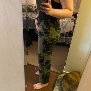 Fun floral pant !
